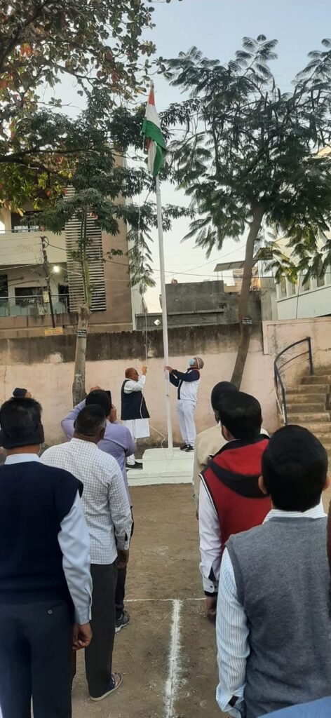 ईकरा एच.जे.थीम. कॉलेज कॅम्पसमध्ये प्रजासत्ताक दिन साजरा