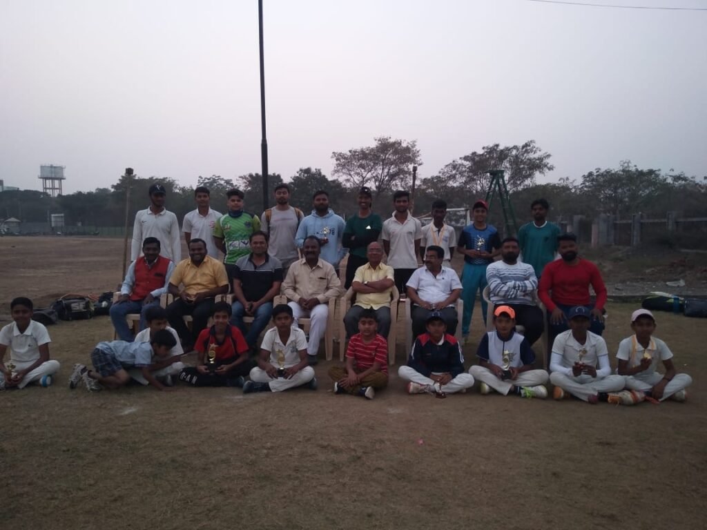 स्व. निखिलभाऊ खडसे यांच्या जयंतीनिमित्त जिल्ह्यातील क्रिकेट खेळाडूंचा सत्कार