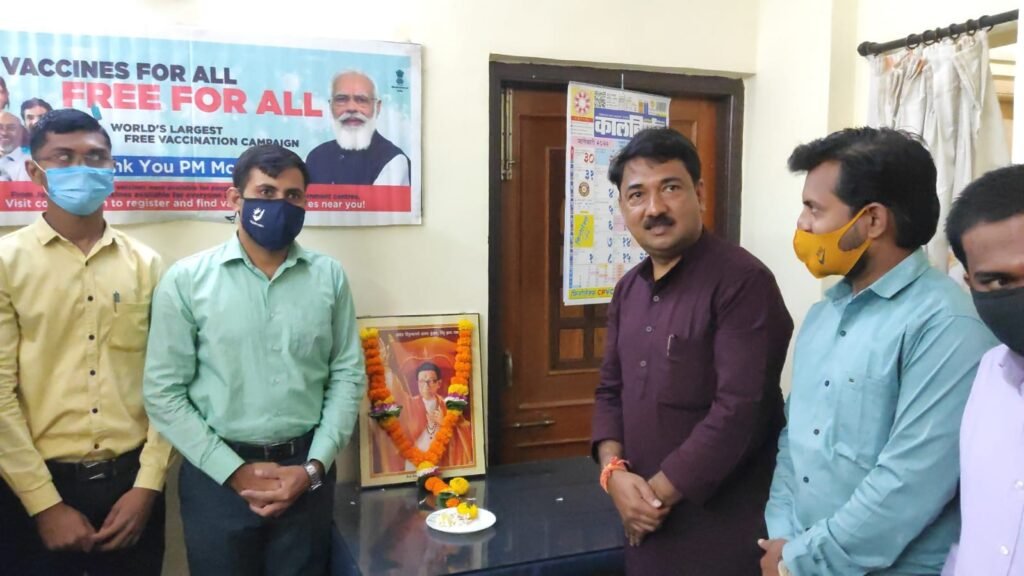 नेहरू युवा केंद्रातर्फे नेताजी सुभाषचंद्र बोस, स्व.बाळासाहेब ठाकरे यांना अभिवादन