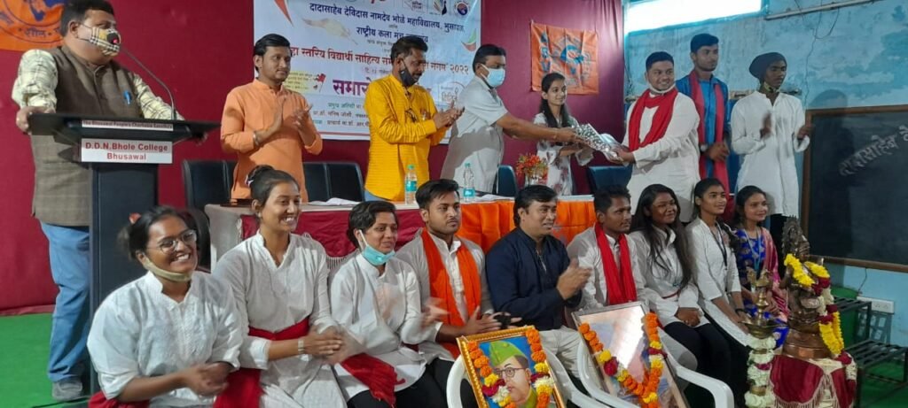 भोळे महाविद्यालयात प्रतिभा संगम विद्यार्थी साहित्य संमेलन संपन्न