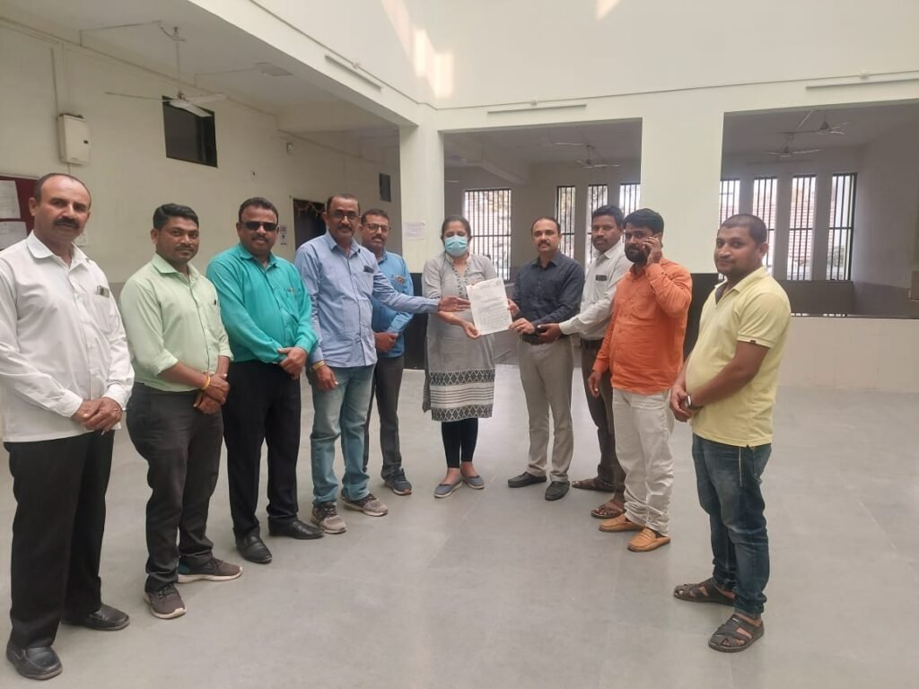 जामनेरात शिवजयंती निमित्त मोटार सायकल रॅलीला परवानगी मिळावी व शिवप्रेमींना दिलेली हद्दपारीची नोटीस मागे घ्यावी यासाठी प्रशासनाला राष्ट्रवादी कांग्रेस चे निवेदन.