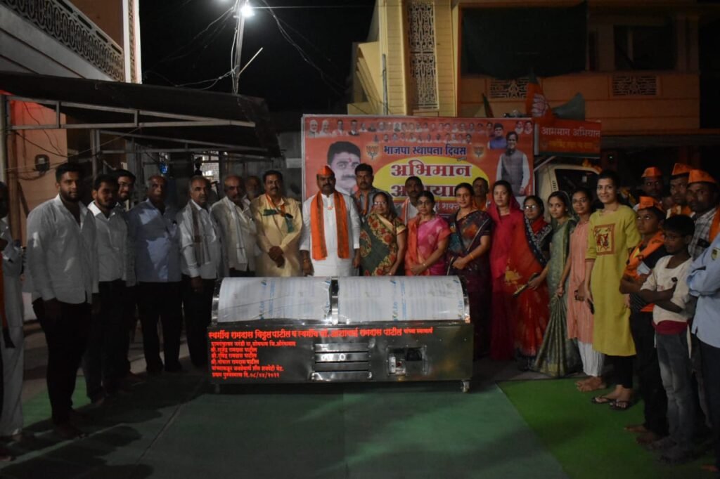 गावासाठी दिली शीत शवपेटी..पाटील कुटुंबाचा उपक्रम…