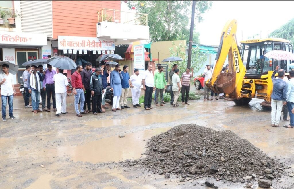 चाळीसगाव शहरातील रस्ते, पूल व उद्यानांच्या विकासकामांसाठी २० कोटी रुपये निधी आणणार – आमदार मंगेश चव्हाण
