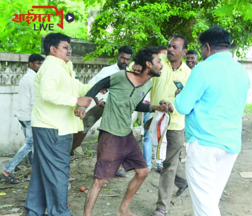 सागर पार्क समोरील घटना : मारहाणीचा अधिकार अतिक्रमण पथकाला कोणी दिला?