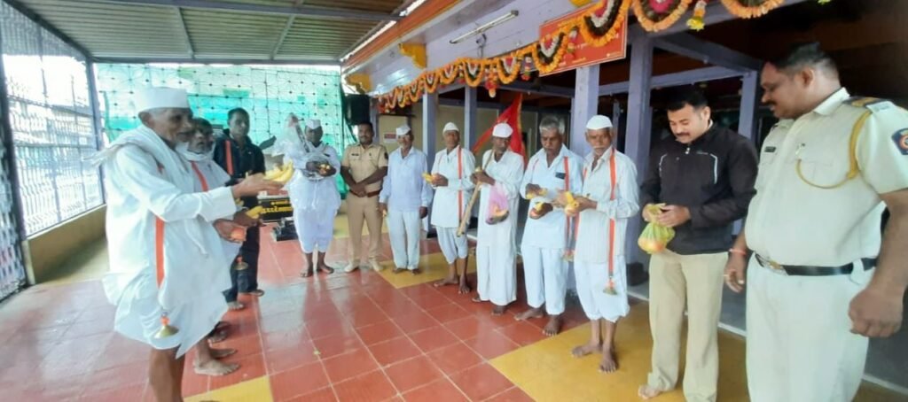 खाकी वर्दीत ही जपले सामाजिक भान