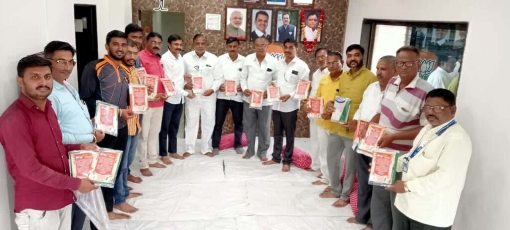 स्वातंत्र्याच्या अमृत महोत्सवा निमित्त डॉ.कुंदन फेगडे यांच्या तर्फे मोफत राष्ट्रीय तिरंगा ध्यज वाटपास सर्व स्तरातून उत्तम प्रतिसाद