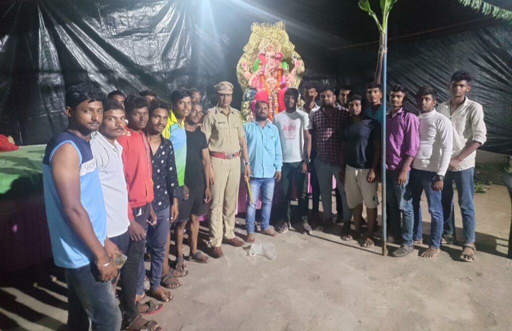 बाप्पांच्या स्वागतासाठी ‘खाकी’तील विघ्नहर्ते’सज्ज..सोयगाव पोलीस हद्दीत सात गावांमध्ये एक गाव एक गणपती तर ३७ गणेशमंडळाची ऑफलाईन- ऑनलाइन नोंदणी….