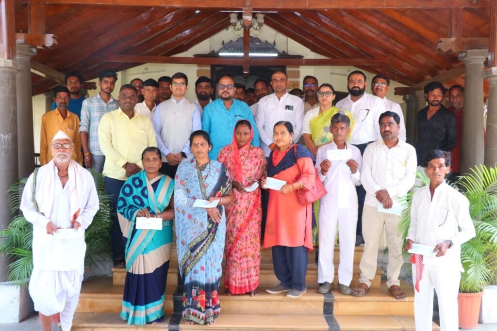 आपदग्रस्त कुटुंबांच्या पाठीशी शासन खंबीरपणे उभे : पालकमंत्री गुलाबराव पाटील