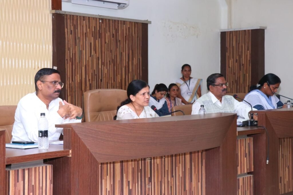 महाराष्ट्र लोकसेवा हक्क कायद्याची जिल्ह्यात प्रभावी अंमलबजावणी करा