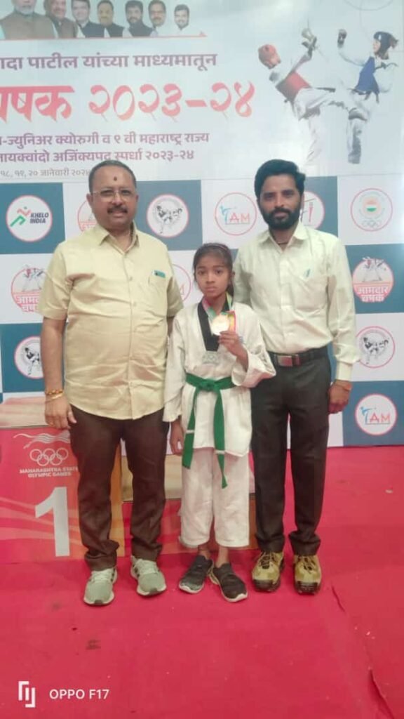 पहुरची खेळाडू मोहिनी राऊतला तायक्वांदो स्पर्धेत कांस्य पदक
