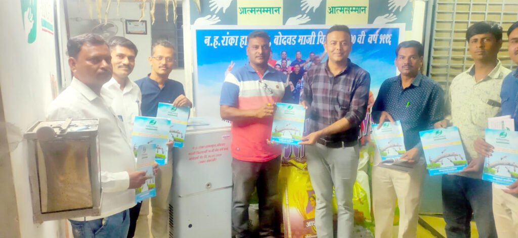 स्नेहमेळाव्यातून निवासी मनोरुग्ण सहाय्यता केंद्रास चाळीस हजारांची भेट