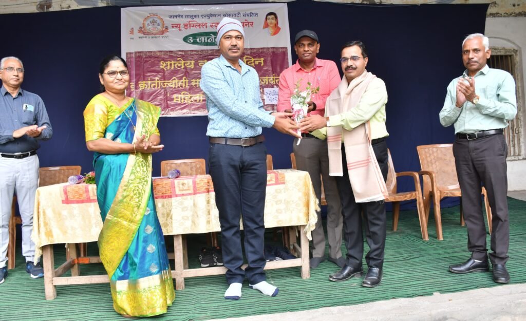 जामनेरचे कलाशिक्षक व्ही.पी.जोशी जिल्हास्तरीय निबंध स्पर्धेत प्रथम