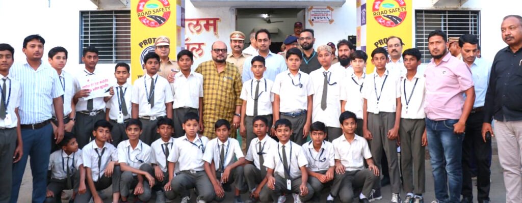 रस्ता सुरक्षा अभियान जनजागृती करून यशस्वी करा