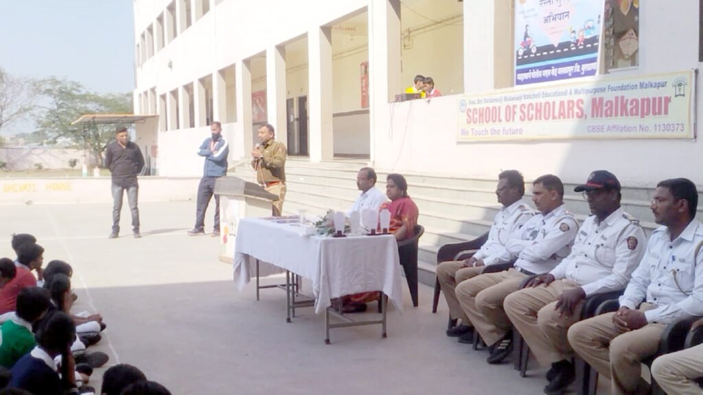 महामार्ग पोलीस मदत केंद्राद्वारे रस्ता सुरक्षा सप्ताह