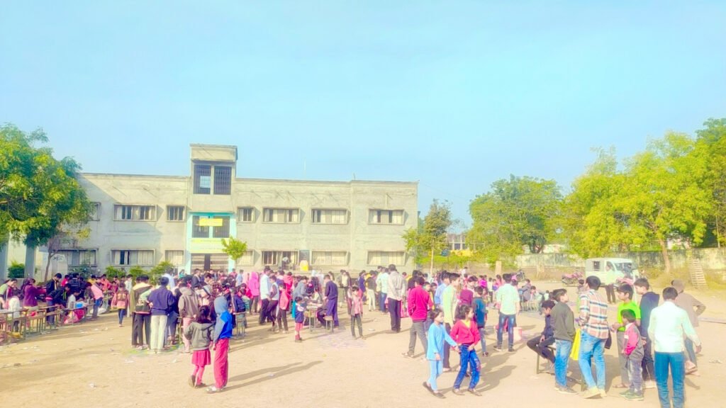 रावेरला सरस्वती विद्यामंदिरात बाल आनंद मेळाव्याची धूम