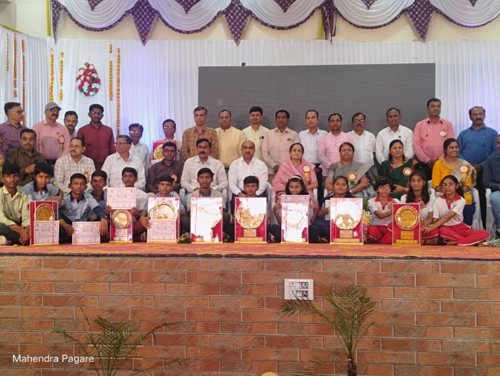 जामनेरातील ज्ञानगंगा विद्यालयात ५१ वे जिल्हास्तरीय विज्ञान प्रदर्शनाचे बक्षीस वितरण