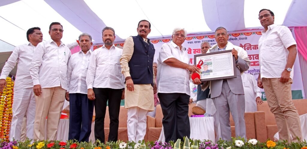 स्वातंत्र्यवीर दादा उंडाळकर सामाजिक पुरस्काराने अशोक जैन सन्मानित