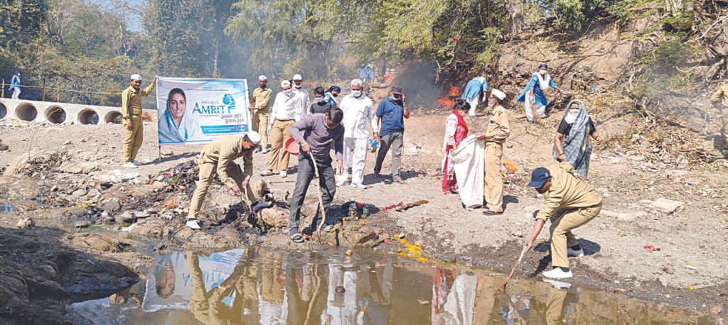 पाटणादेवी परिसरात राबविले स्वच्छता अभियान