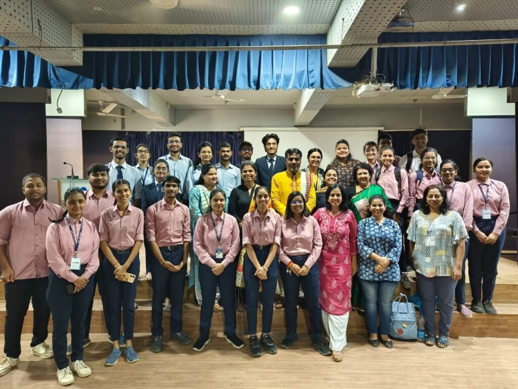 थिएटर करतेय “व्हिजन” तयार – मंजूल भारद्वाज