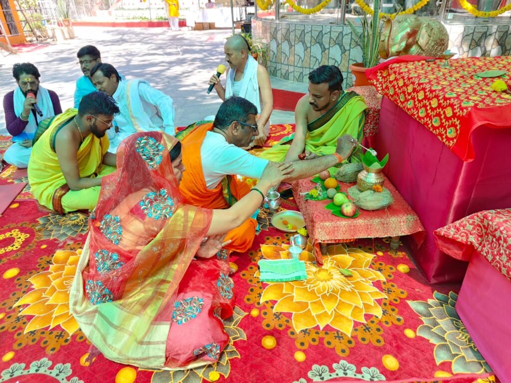 अमळनेरला श्री मंगळग्रह मंदिरात महाशिवरात्रीनिमित्त लघुरुद्र
