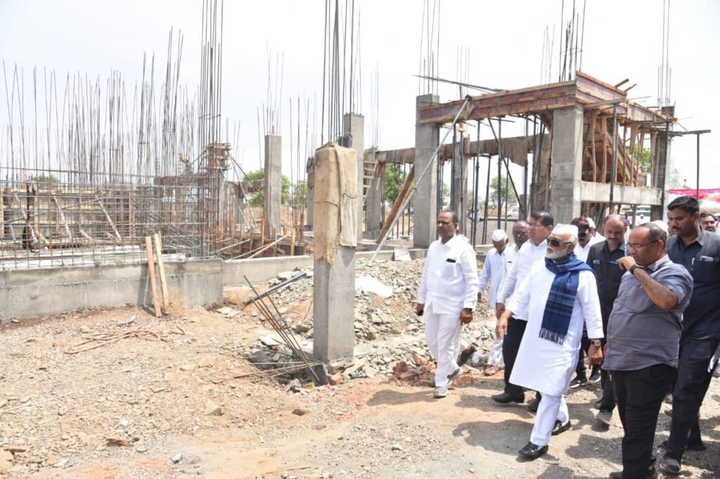 मंत्री छगन भुजबळ यांच्याकडून राजापूर सह ४२ गाव पाणीपुरवठा योजनेच्या कामाची पाहणी मंत्री छगन भुजबळ यांच्याकडून राजापूर सह ४२ गाव पाणीपुरवठा योजनेच्या कामाची पाहणी-saimat