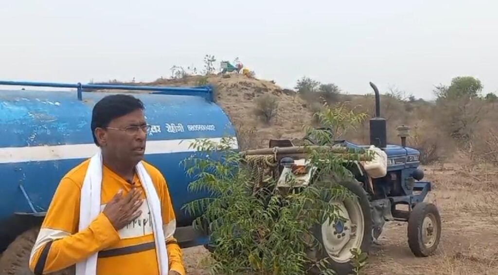 ब्राह्मणशेवगेला भीषण दुष्काळ परिस्थितीतही हजारो झाडांना मिळतेय ‘जीवदान’