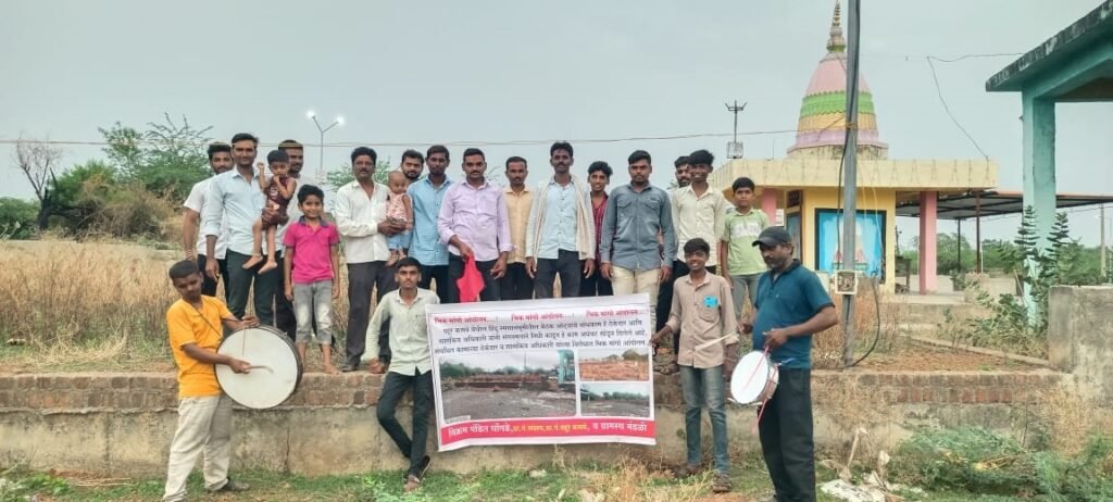 स्मशानभूमीतील बांधकाम ओट्यासाठी ग्रा.पं.सदस्याचे ‘भीक मांगो आंदोलन’