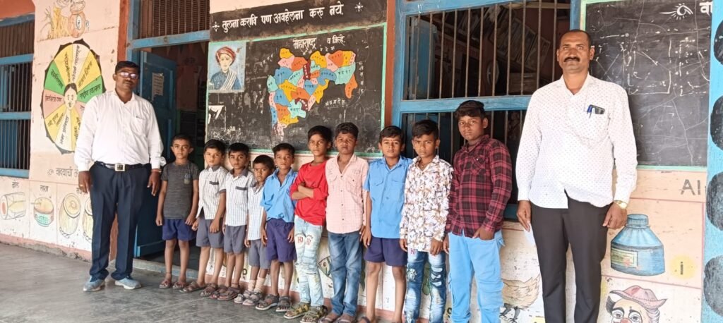 पहूर कसबे जिल्हा परिषद मराठी मुलांची शाळा ‘मृत्यूशय्येवर’