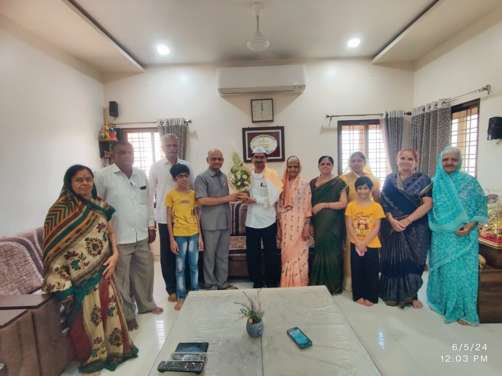 आदर्श शिक्षक पुरस्कार प्राप्त सतीश सूर्यवंशी यांचा सपत्नीक सत्कार