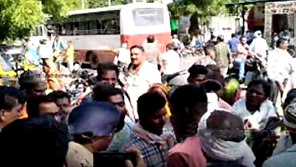 तरुणाने अंगावर पेट्रोल टाकून जाळून घेतले, उपचारादरम्यान मृत्यू