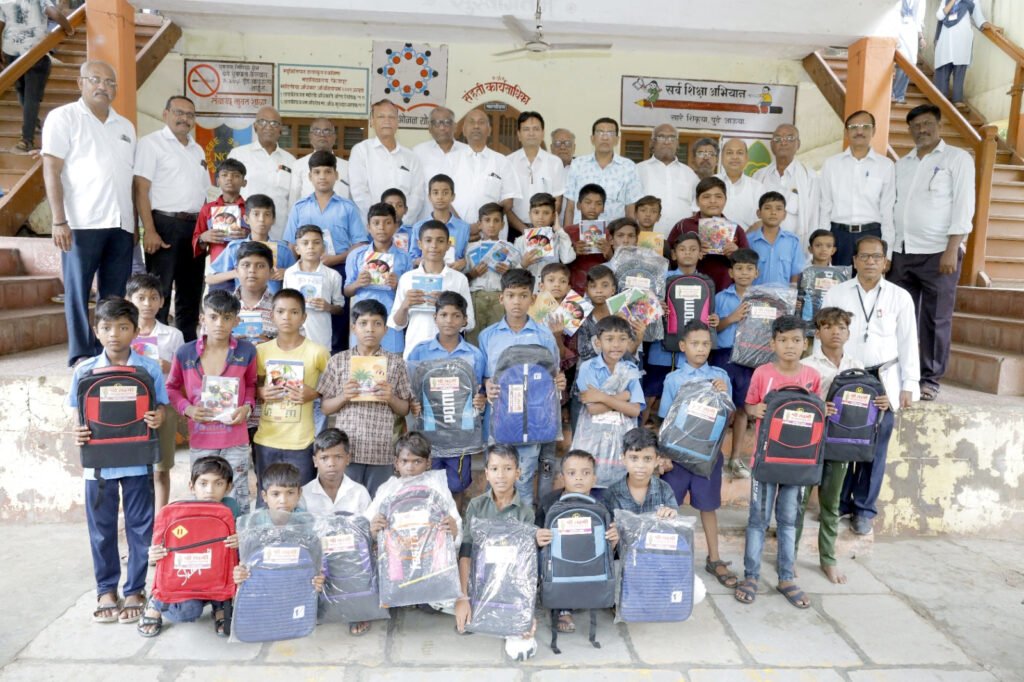 विद्यार्थ्यांनी स्पर्धेच्या युगात प्रयत्नांची पराकाष्ठा करावी