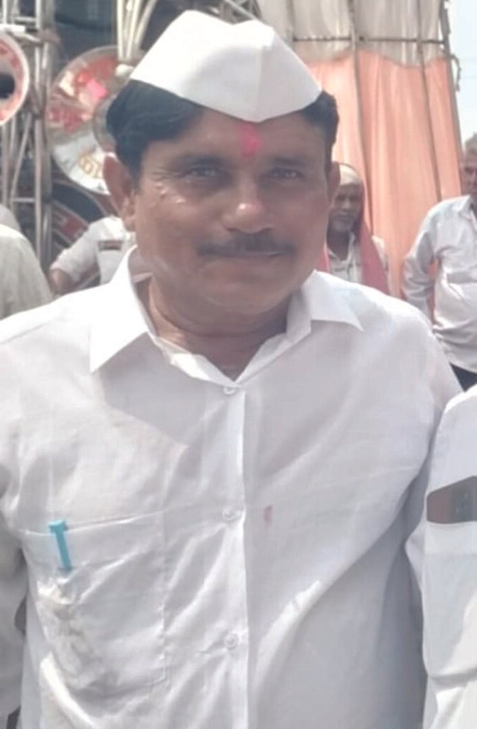 लोंबकळलेल्या विजेच्या तारांनी घेतला शेतकऱ्याचा जीव