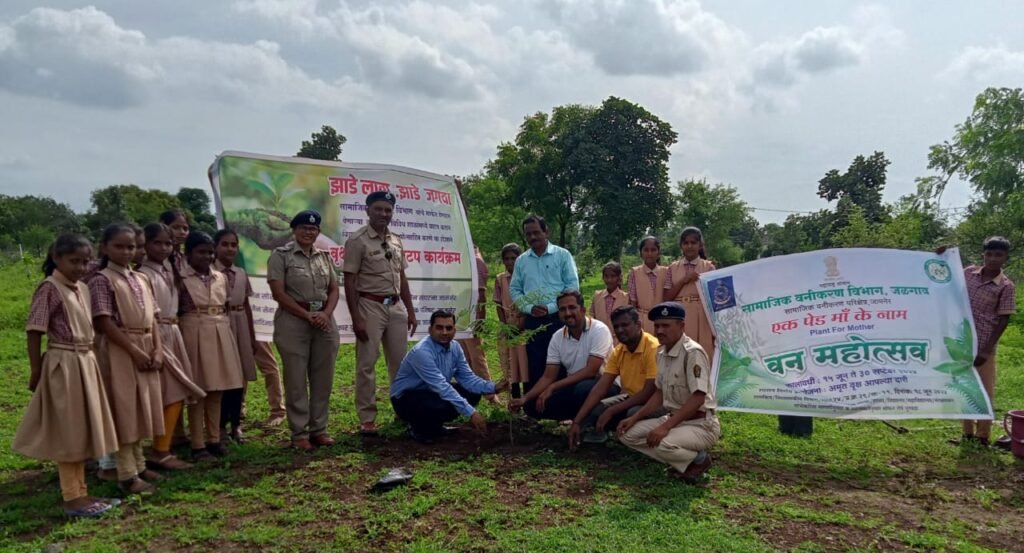 मालदाभाडीला वन महोत्सवानिमित्त ‘एक पेड माॅ के नाम’ चा उपक्रम