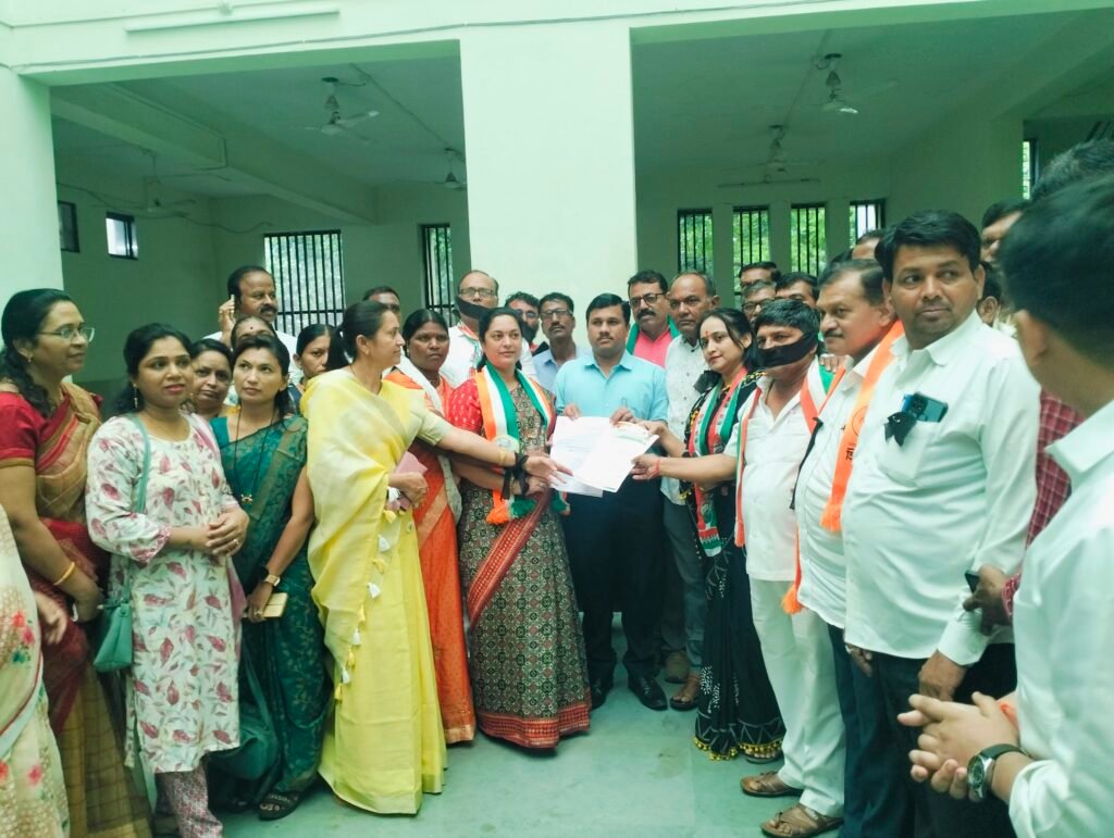 जामनेरात मविआतर्फे बदलापुरातील घटनेचा निषेध