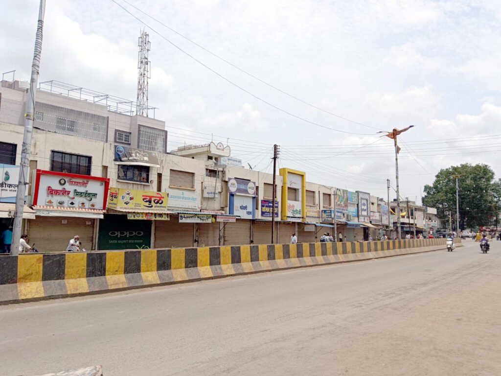 ‘बंद’च्या आवाहनाला प्रतिसाद देत कडकडीत बंद