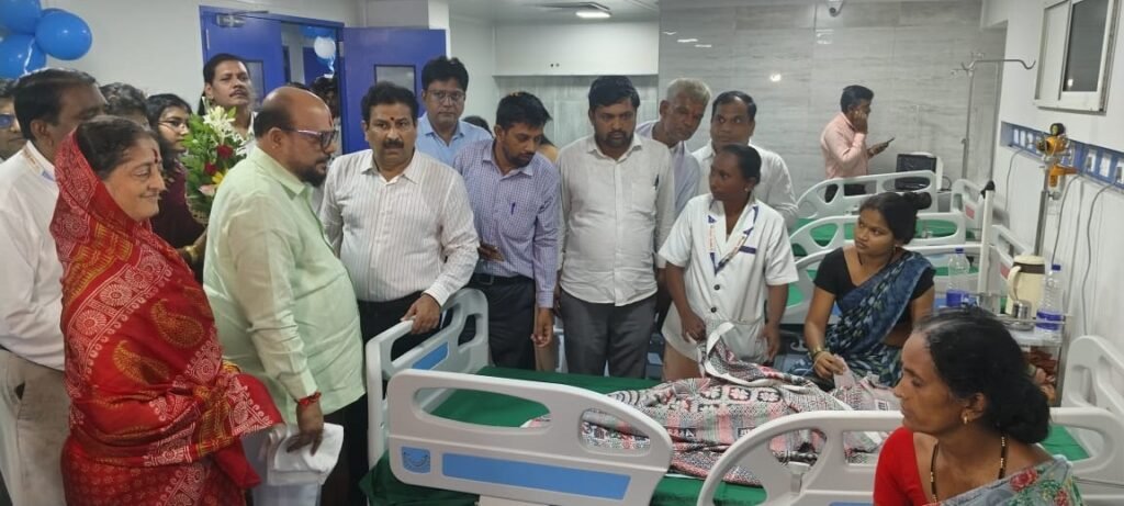 उत्तर महाराष्ट्रातलं अत्याधुनिक यंत्रसामुग्रीनी सज्ज रुग्णालय म्हणून ओळख निर्माण होतेय : पालकमंत्री गुलाबराव पाटील