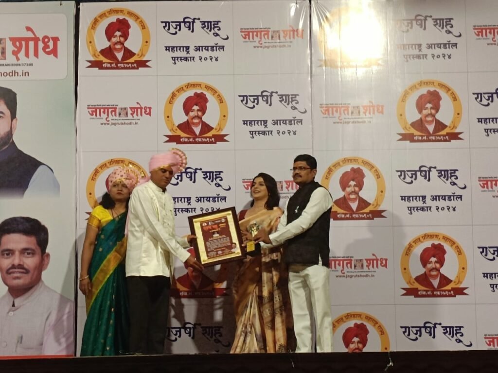 ‘महाराष्ट्र आयडॉल’ पुरस्काराने ग्रामसेवक आर. पी. तायडे सन्मानित
