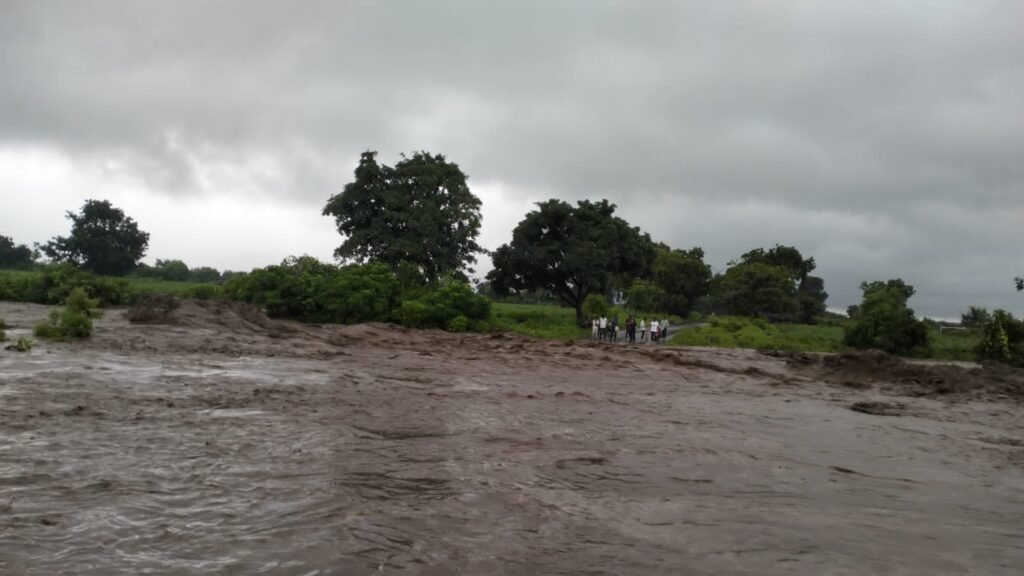 घोसला शिवारावर ढगफुटी पाऊस