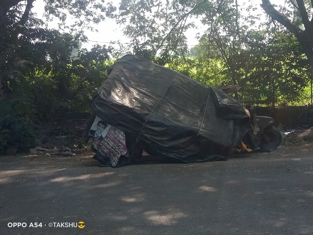 अज्ञात ट्रॅक्टरने रिक्षाला उडविले