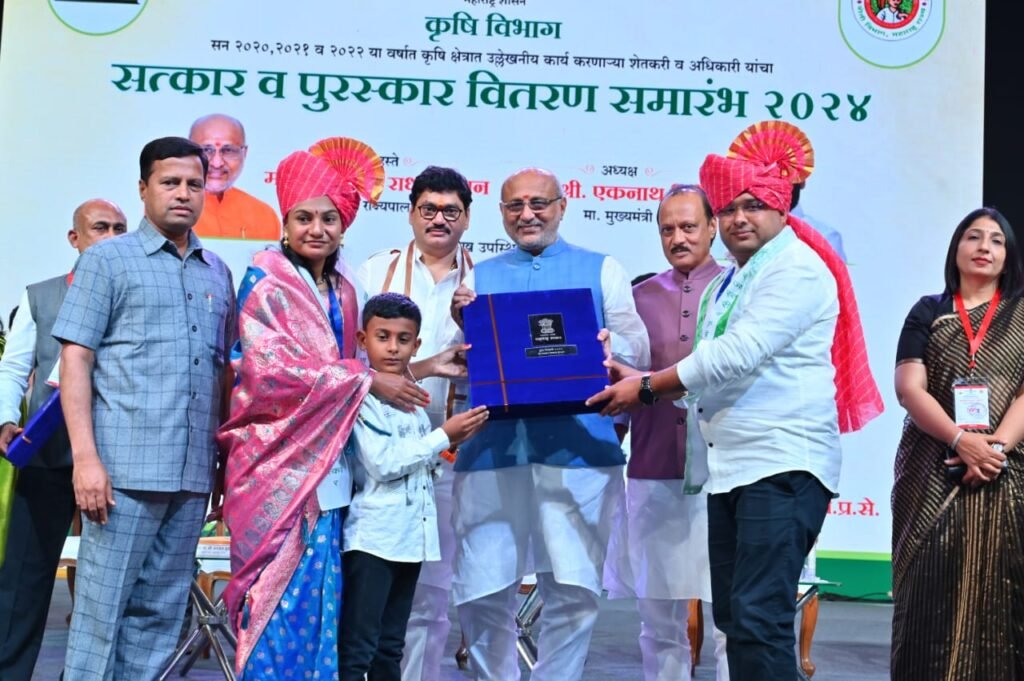 मल्हार कुंभार ‘युवा शेतकरी’ पुरस्काराने सन्मानित