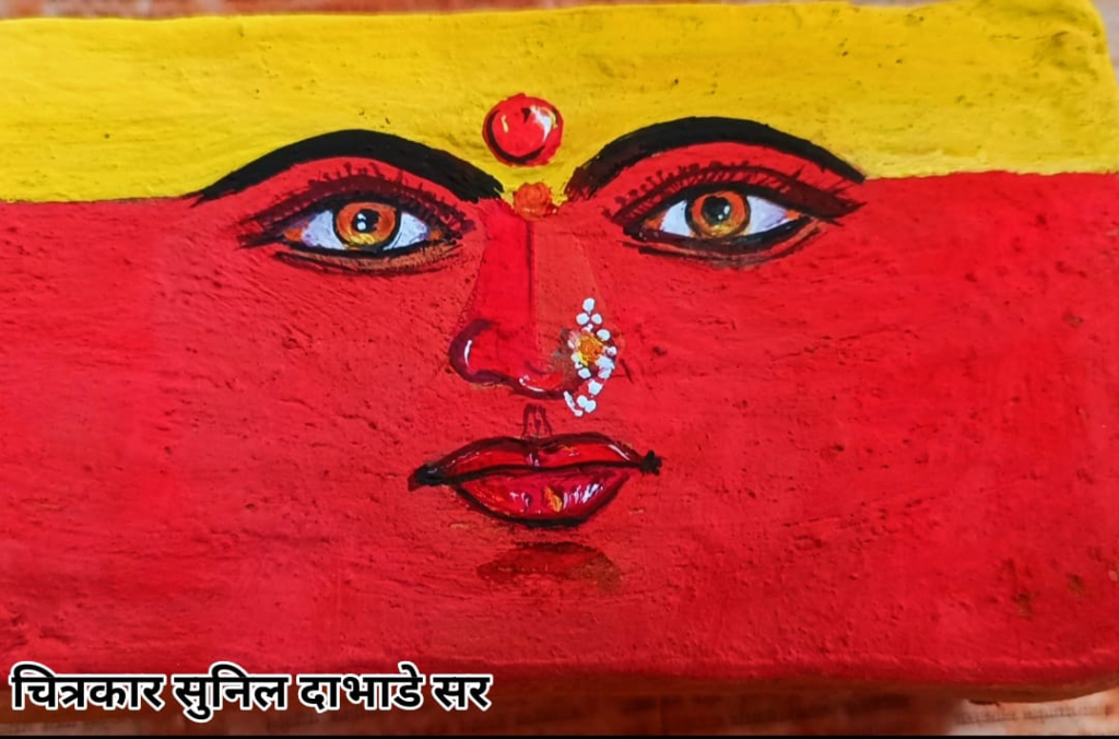 चित्रकार सुनील दाभाडे यांनी इष्टिकावर अनोख्या पद्धतीने साकारले देवीचे चित्र