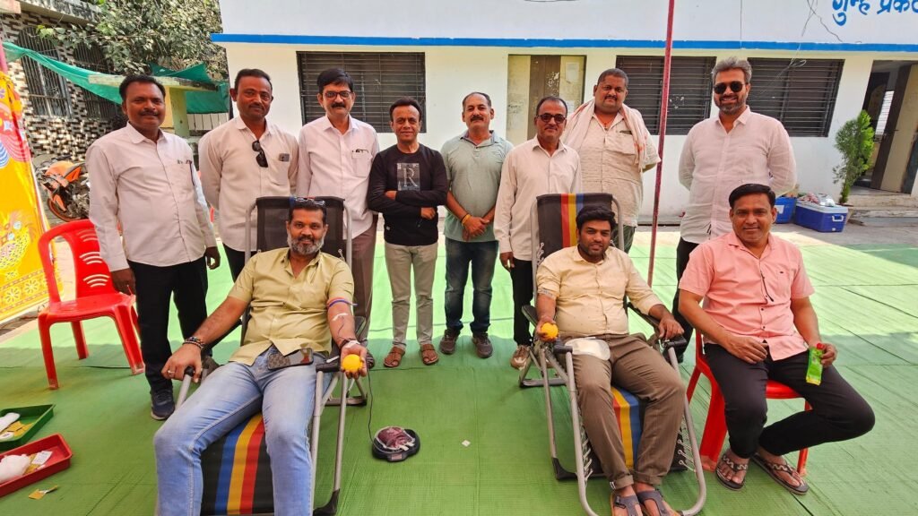 चाळीसगावला शहीद दिनानिमित्त ४० रक्तदात्यांनी केले रक्तदान