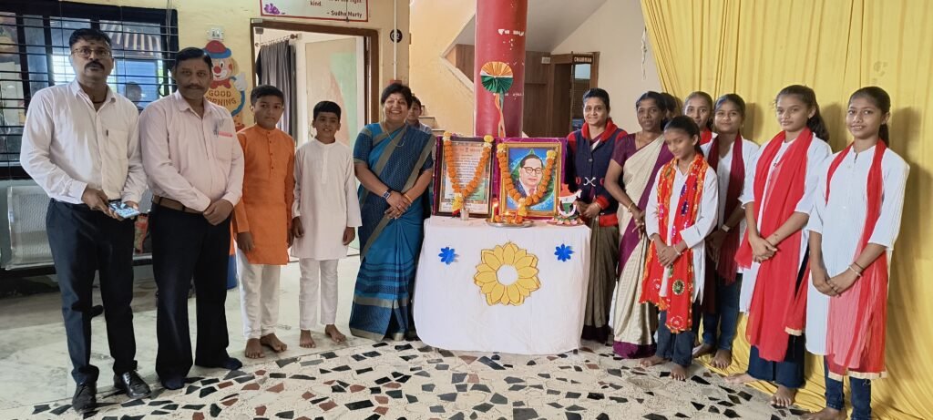 पारोळ्यातील बोहरा सेंट्रल स्कूलमध्ये संविधान प्रास्ताविकेचे पूजन