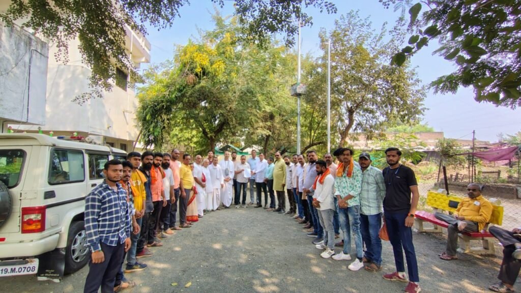 बांगलादेशातील त्रस्त हिंदूंचे रक्षण करा