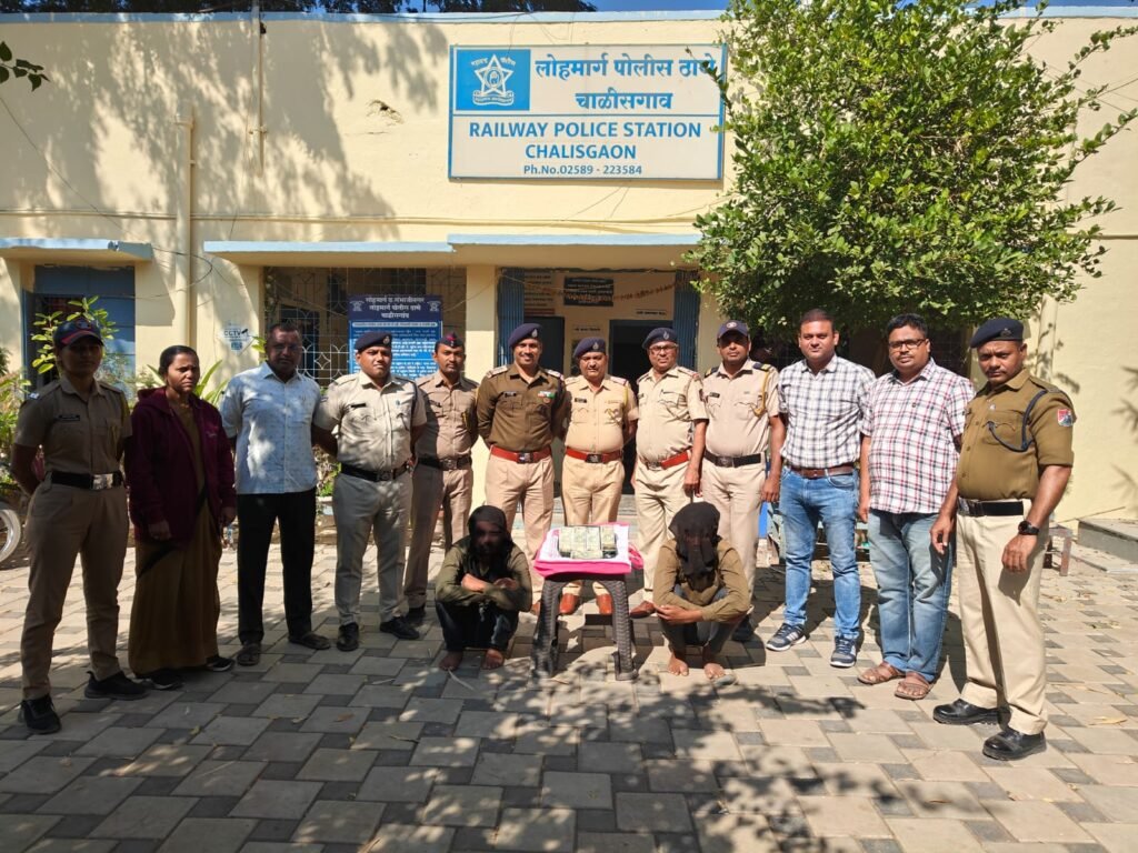 महिलेच्या पर्समधून अडीच लाख लंपास ; दोन संशयितांना घेतले ताब्यात