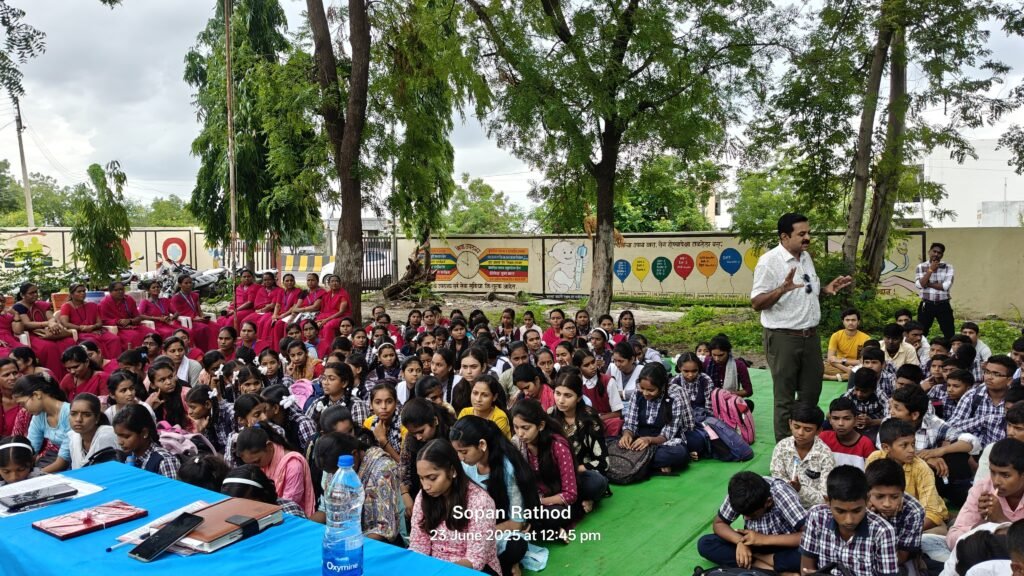 Primary Health Center In Neri : नेरीतील प्राथमिक आरोग्य केंद्रात किशोरवयीन मुला-मुलींना आरोग्याविषयी मार्गदर्शन