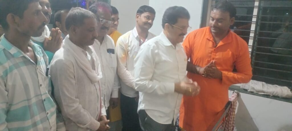 Pandurang Sai Colony : पांडुरंग साई कॉलनीत आषाढी एकादशीदिनी अभिषेकासह फराळाचे वाटप