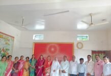 Om Shanti Kendra In Adgaon : चोपडा तालुक्यातील आडगावला ओम शांती केंद्रातर्फे गुरुजनांचा गौरव