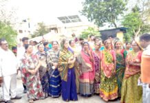 Kha. Smitatai ; खा.स्मिताताईंकडून भडगावातील नुकसानग्रस्त भागाची पाहणी