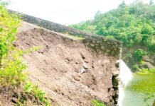 Nimba Devi ; निंबादेवी धरणाच्या सांडव्याच्या भिंतीला तडा